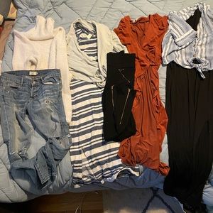 ⭐️SOLD⭐️ Womens Size S clothing lot